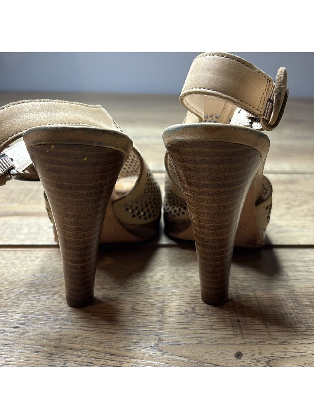 Women's Coach Tan Peep-Toe Sandals Size 6 - Picture 3 of 8